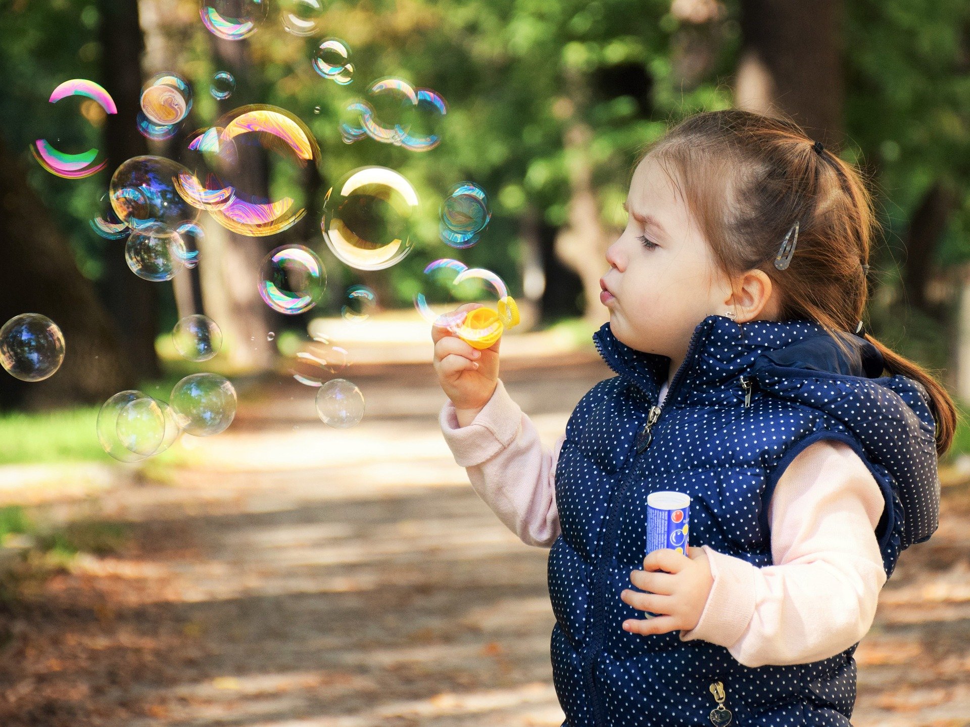 While hundreds of couples are waiting for adoption: Almost 700 children in homes without parental care in FBiH!