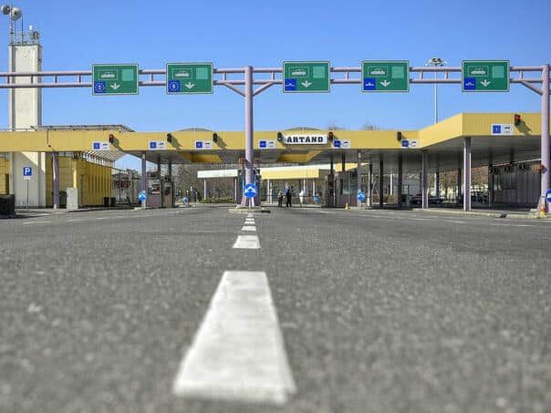 Hungary reestablishes border controls with Romania