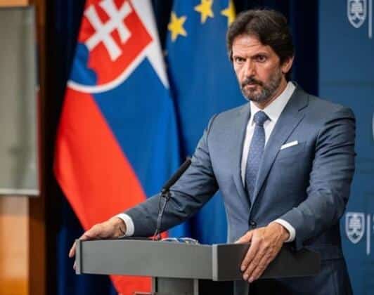Slovak Minister: Ukraine may have to cede territory