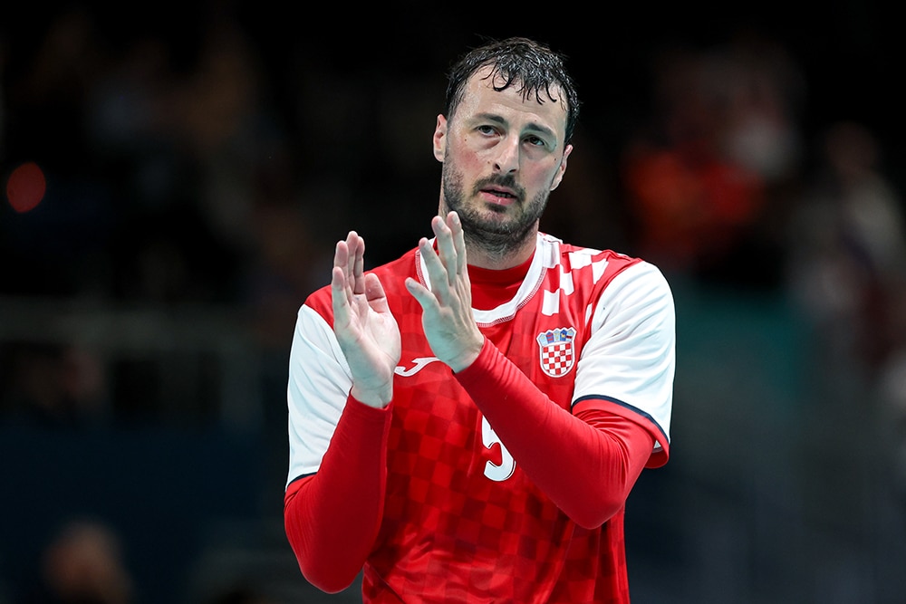 Duvnjak left the field in tears, he injured his calf