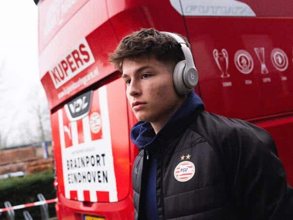 Bajraktarević played his first game for PSV