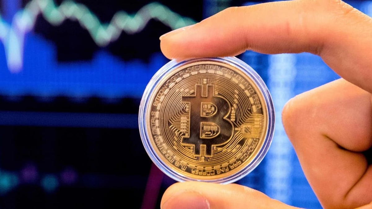 Bitcoin drops below $98,000
