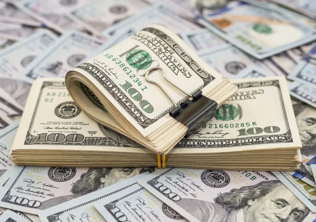 The dollar weakened for the first time in six weeks