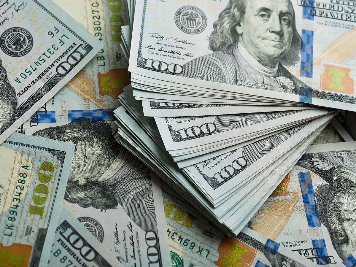 US dollar weakens slightly at start of 2025, yen remains at five-month low