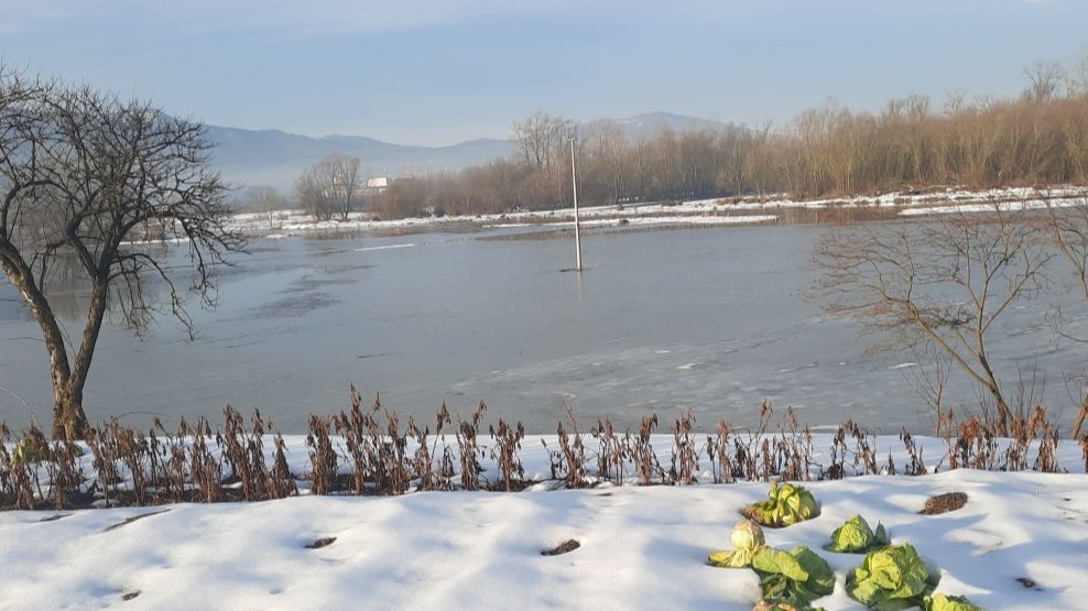 The river Spreča near Gračanica overflowed and flooded more than 15 hectares of the fertile Sprečko polje