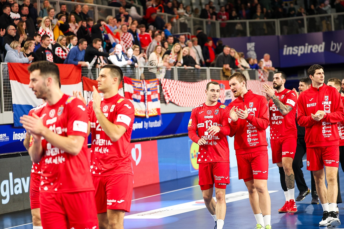 Croatian handball players worked hard to win over Macedonia