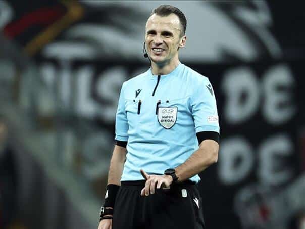 Irfan Peljto referees the match AZ Alkmaar – Roma
