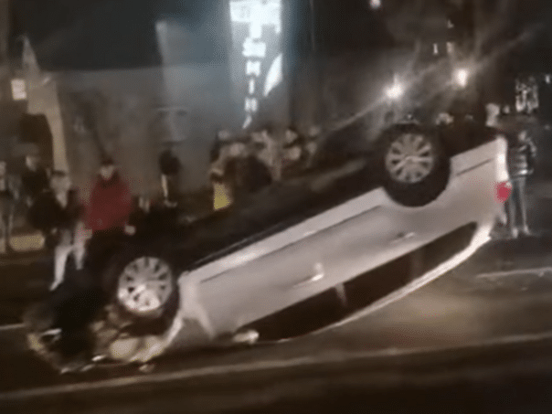 Chain collision on Stupa, the car ended up on the roof
