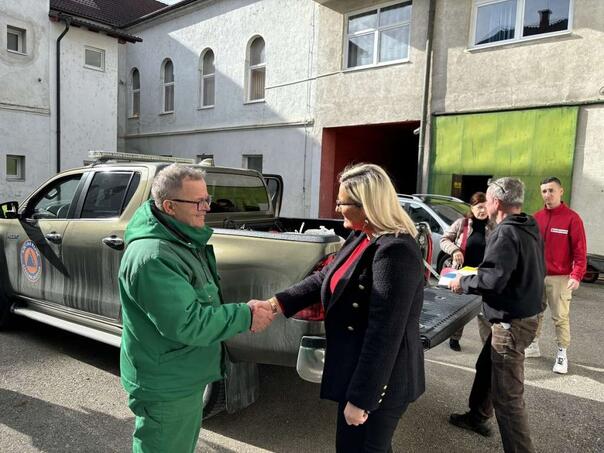 Merhamet Bihać donated 100 packages help for socially vulnerable families in the key