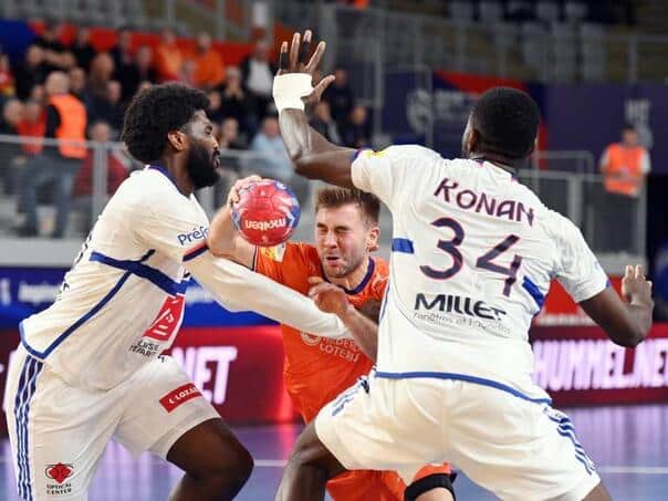 The French handball players continued to crush everything in front of them