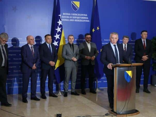 SDA: Ćudić and Magazinović call us to save them from their partners