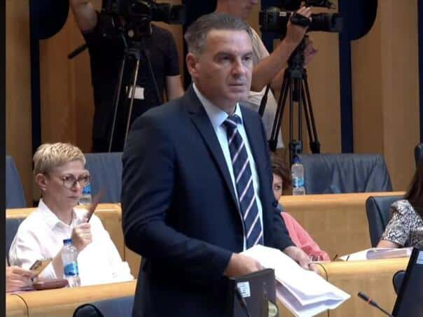 Smajić asks the troik to show a document in which the EU is looking for a reduction band reduction