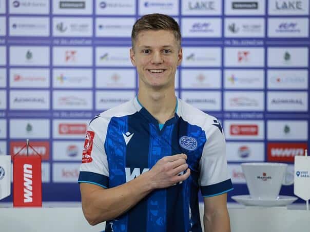Šošić signed for Željezničar, the club presented him with an emotional photo