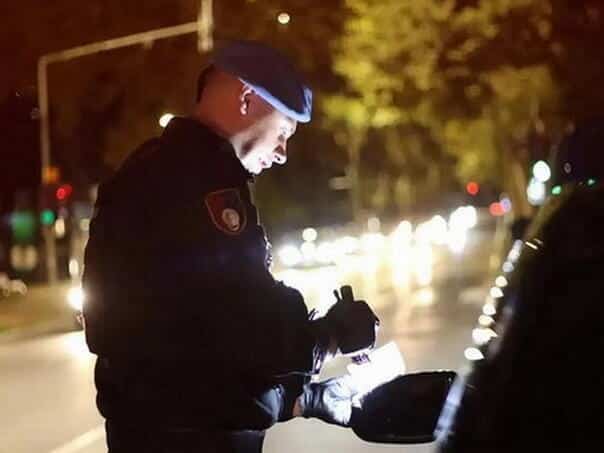 The driver (24) had his vehicle confiscated, he had 26,730 KM in unpaid fines and a large number of violations