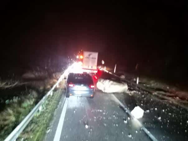 Due to the larger road traffic to one tape on M-17 Jablanica-Mostar in Salakovac