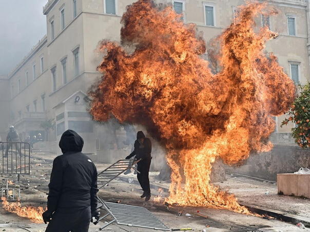 Hundreds of thousands of people in protests across Greece