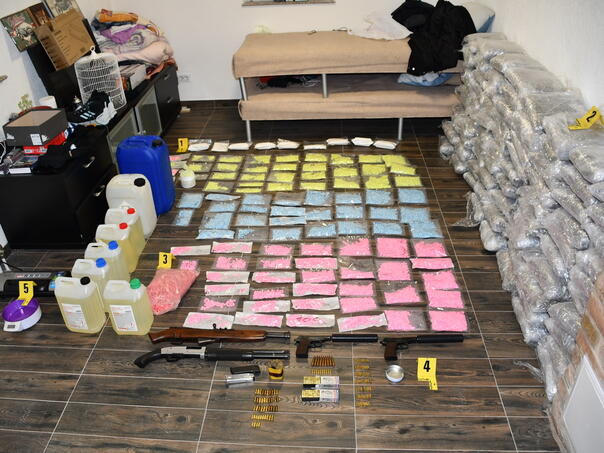 Action “Taxi”: seized more than 100 pounds of drugs, 47-year-old taxi drivers arrested