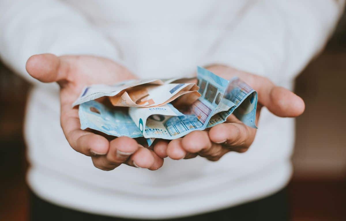 Euro weakened due to the escalating dispute escalation