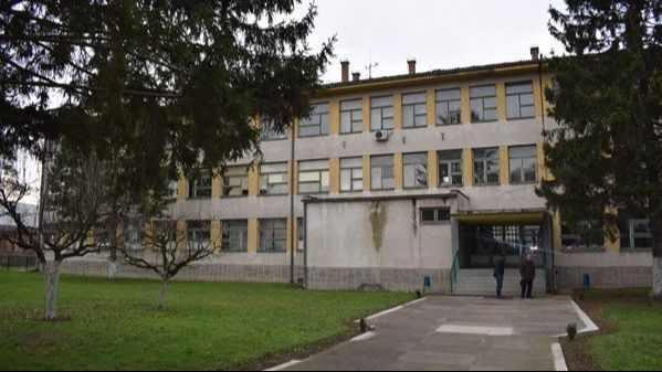 Lukavac: Parents do not send children to class, claim that one student made a “list of victims” and drawn the gun