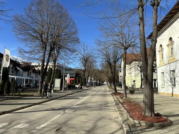 Key: A paved beach, on the spring reconstruction of the old town