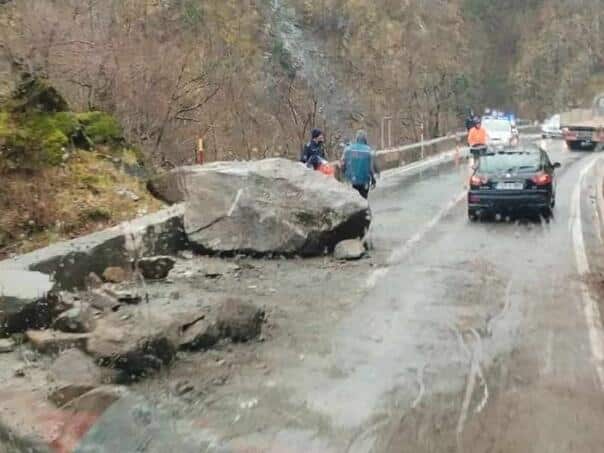 PHOTO: Awesome Saron near Jablanica, the road blocked
