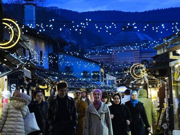 Sarajevo Streets shone on the eve of the arrival of the moon Ramadan