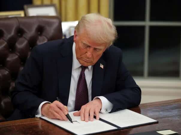 Trump introduces Customs Mexico; Mexican President: We will avoid them