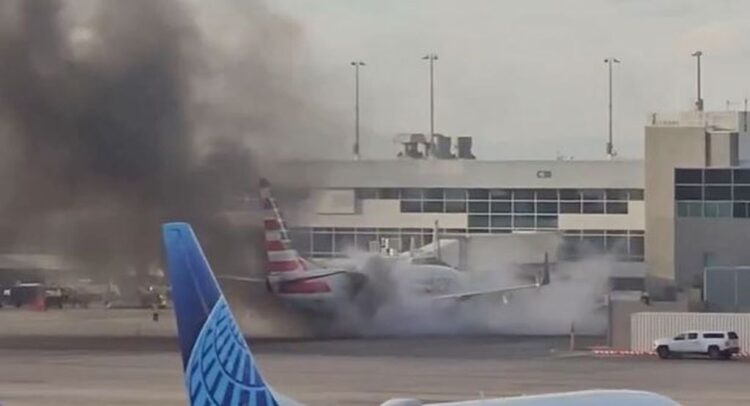 VIDEO / USA: The Boeing Motor set on fire, the passengers fleeing over the wings of the plane