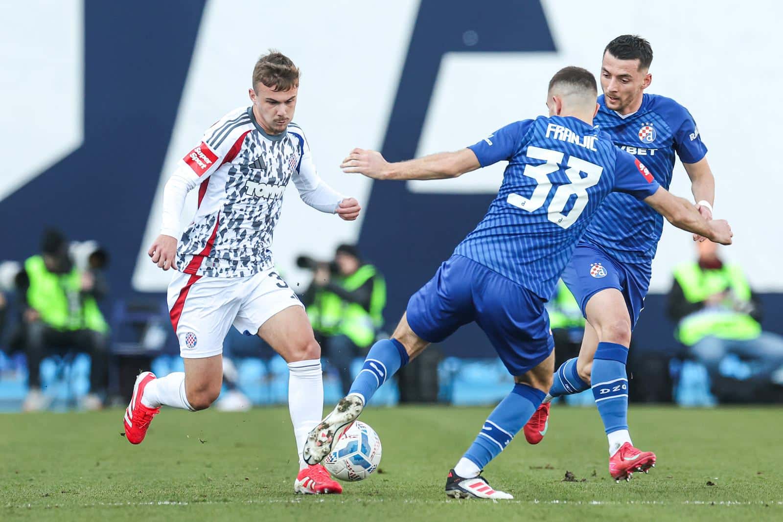 Dinamo and Hajduk played 2: 2 in a shiny derby, see the goals