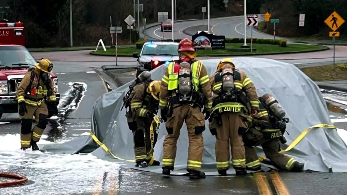 See how the firefighters turned off the fire-car fire