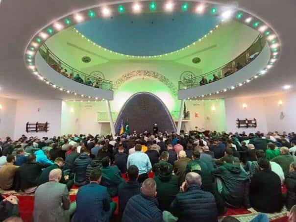 Bajram-Namaz in Bihać Muftišta Klanjan on 255 seats