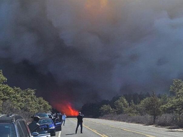 Broken a large fire with New York, a state of emergency declared