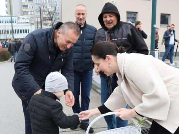 Karic shared by Bajramske baklava with chases in front of the horrely mosque