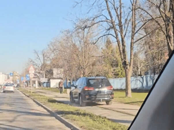BMW’s punished driver who drove a sidewalk and a bicycle path
