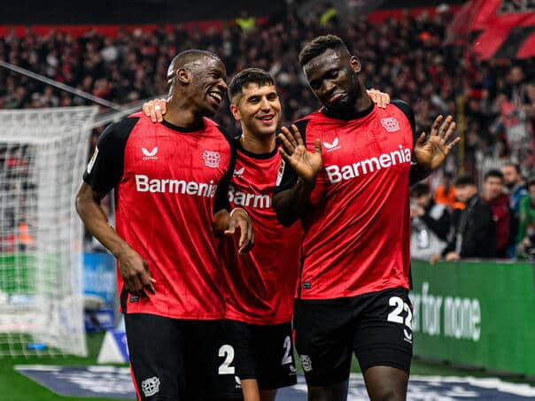 Leverkusen won Bochum and came to just three points behind Bayern