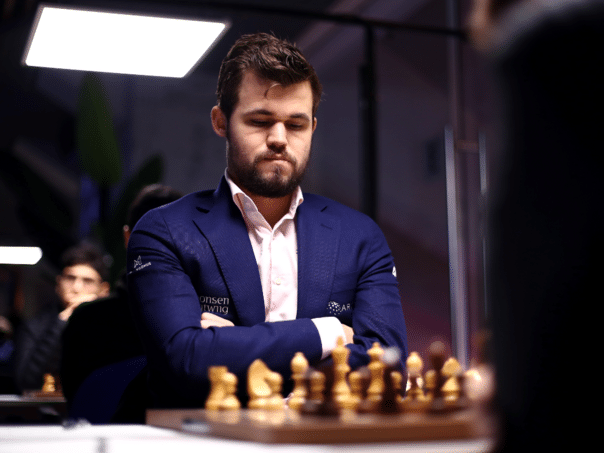 Magnus Carlsen sells jeans for a dizzy figure that made her punished