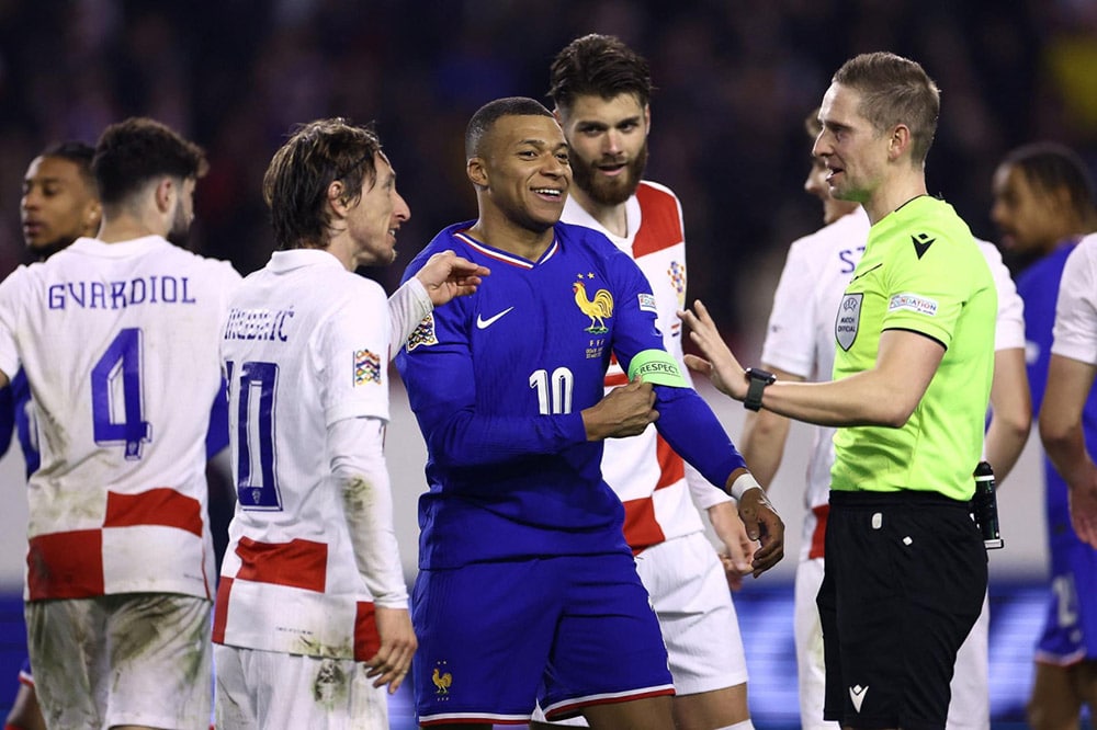 VIDEO: Modric “Goes” on Mbappe, he could only laugh
