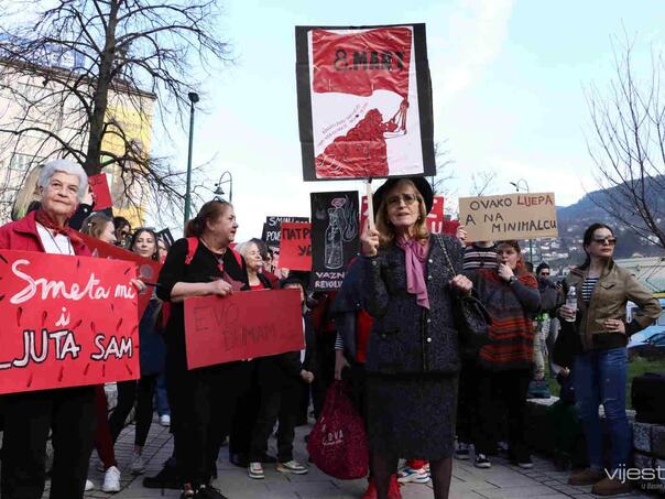 Osmomart’s Protest March: Women wear interesting but also strong paroles