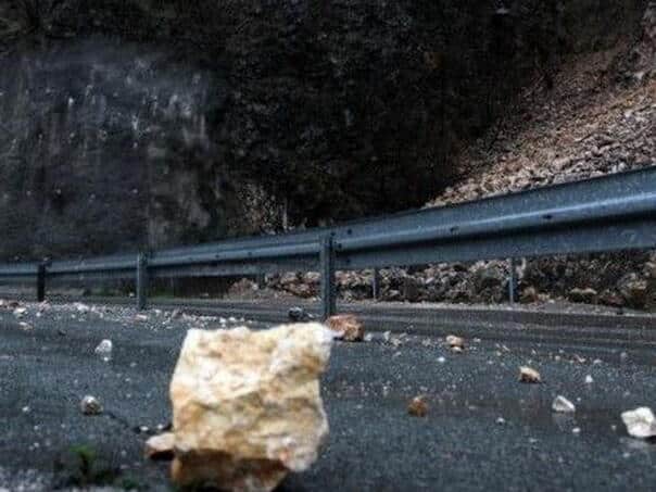 Roads passable, due to strong wind and temperature oscillations possible