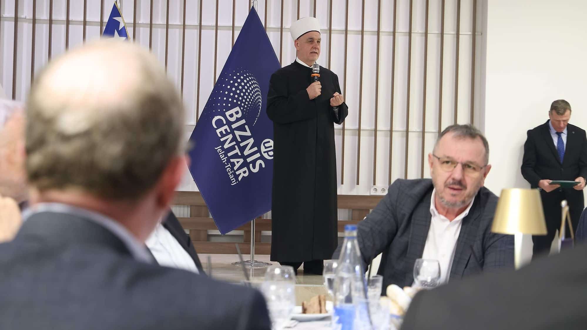 Meeting Reisul-Ulema with businessmen Distributors: The middle recognized by business and religious life