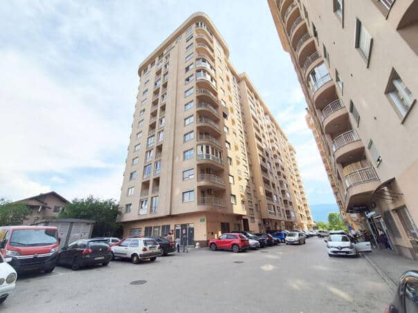 Sad News: A deceased child fell from the balcony on the pole
