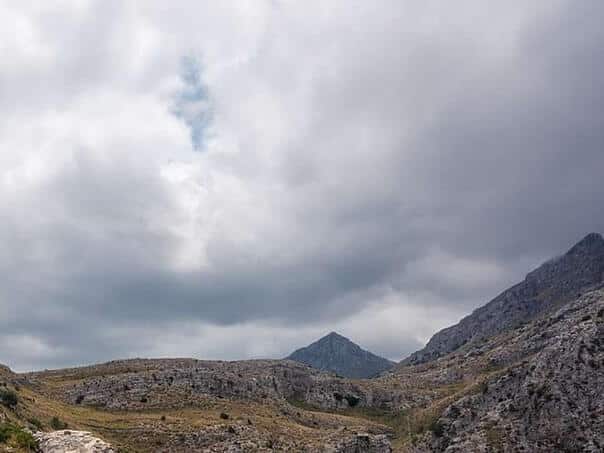 In BiH Cloudy, in places with weak rain