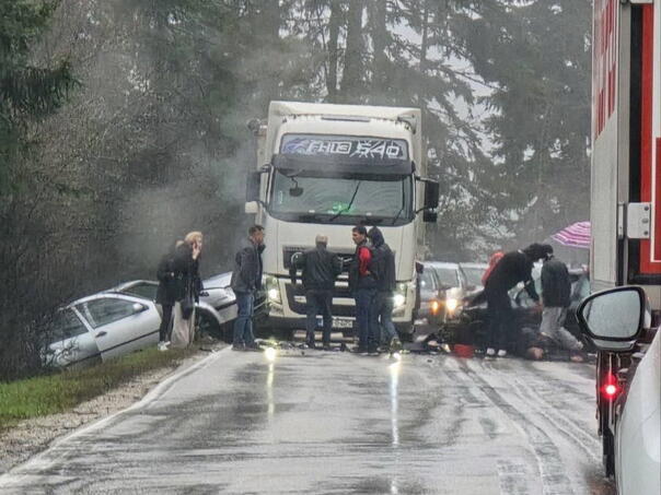 In an accident in lead injured four people, one transported to UKCS