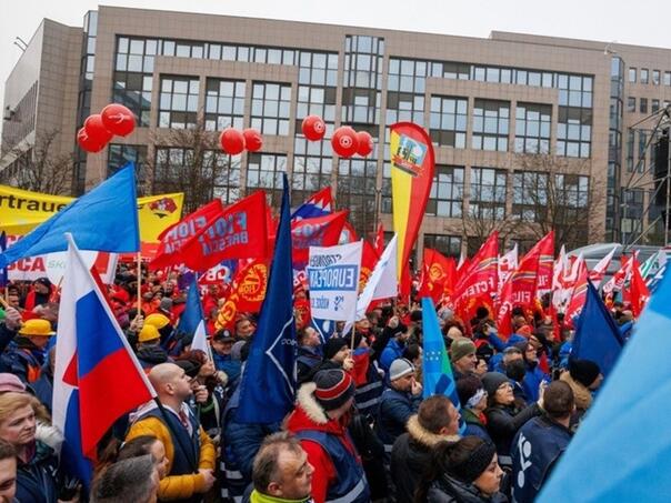 Large strike in Belgium, rebellion against new prime minister reforms