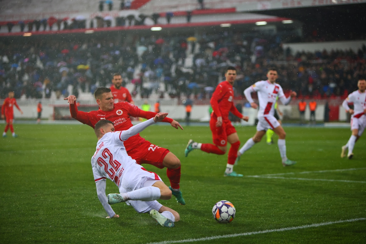 Zrinjski’s goal of Abramovic celebrated in a derby full interruption