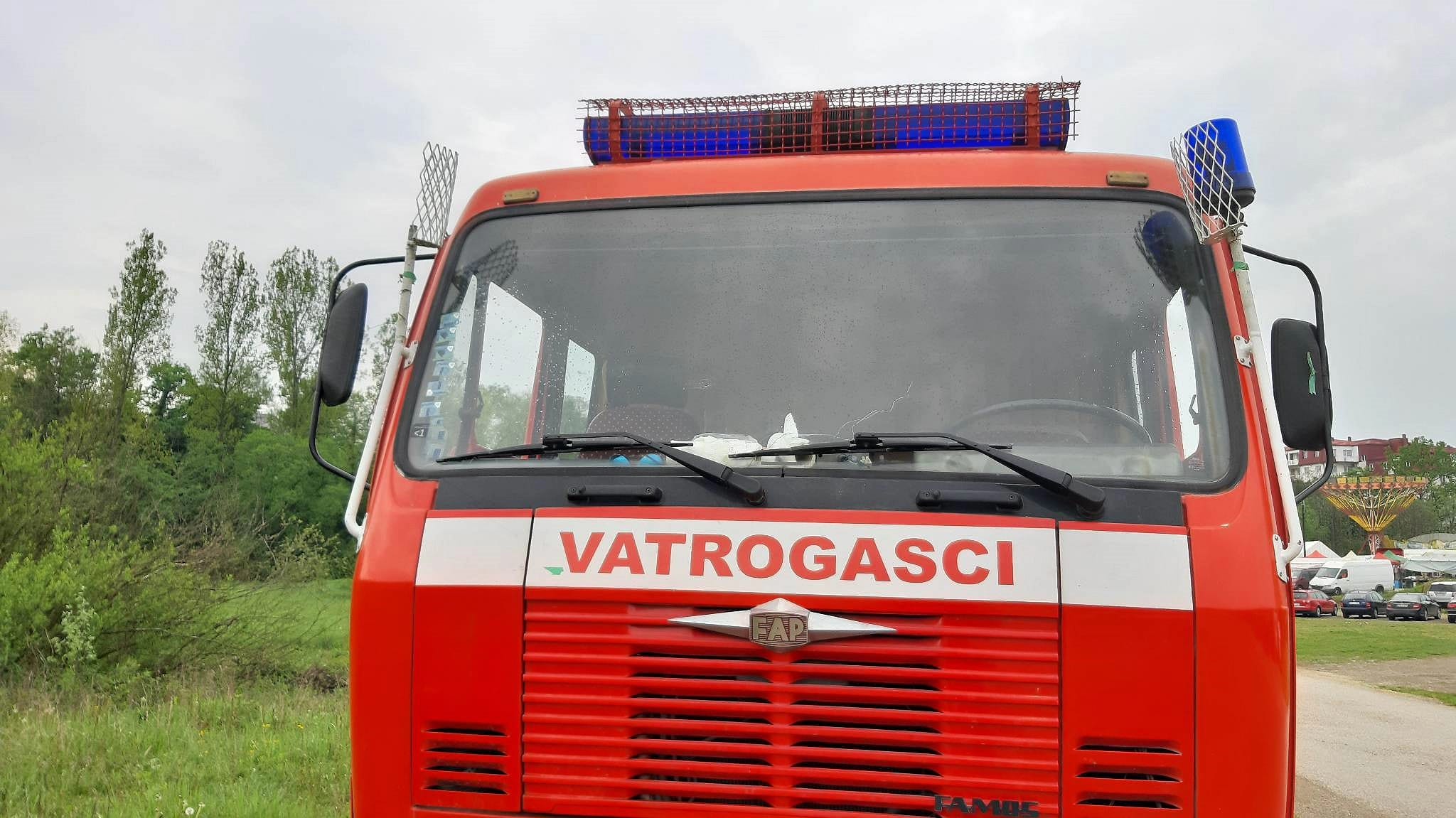 What rights and benefits the government of FBiH revokes firefighters?