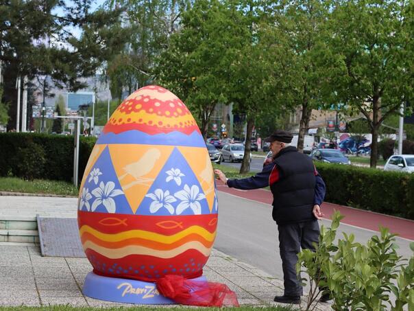 Benjamina Karić: Colorful egg as a message of hope and love on the eve of the holiday