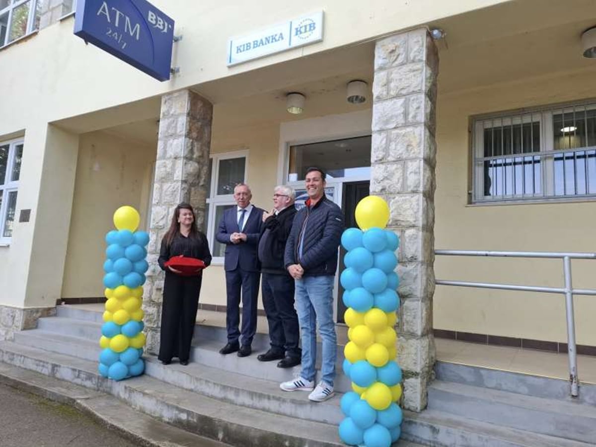 Bosanski Petrovac has a bank again after two years