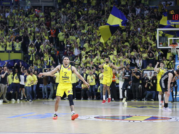 Fenerbahce and Panathinaikos defended the advantage of the domestic field