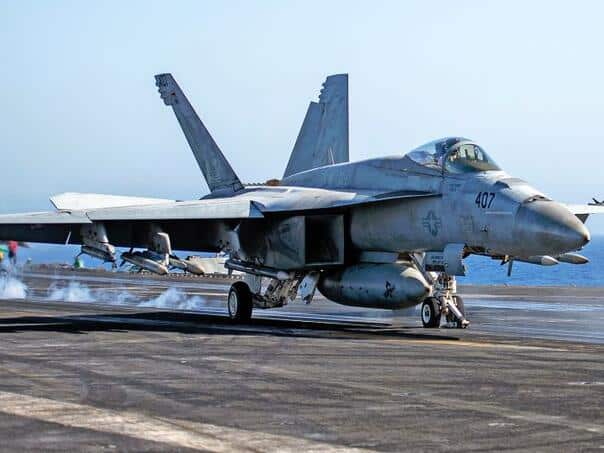 The powerful American spacecraft F-18 fell from the aircraft carrier